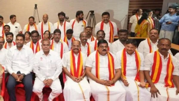 அதிமுக + திமுகவிற்கு ஷாக்.. 4 மாஜி அமைச்சர்கள் - 8 எம்எல்ஏக்கள் உள்பட 60 பேர் தவெகவில் ஐக்கியம்